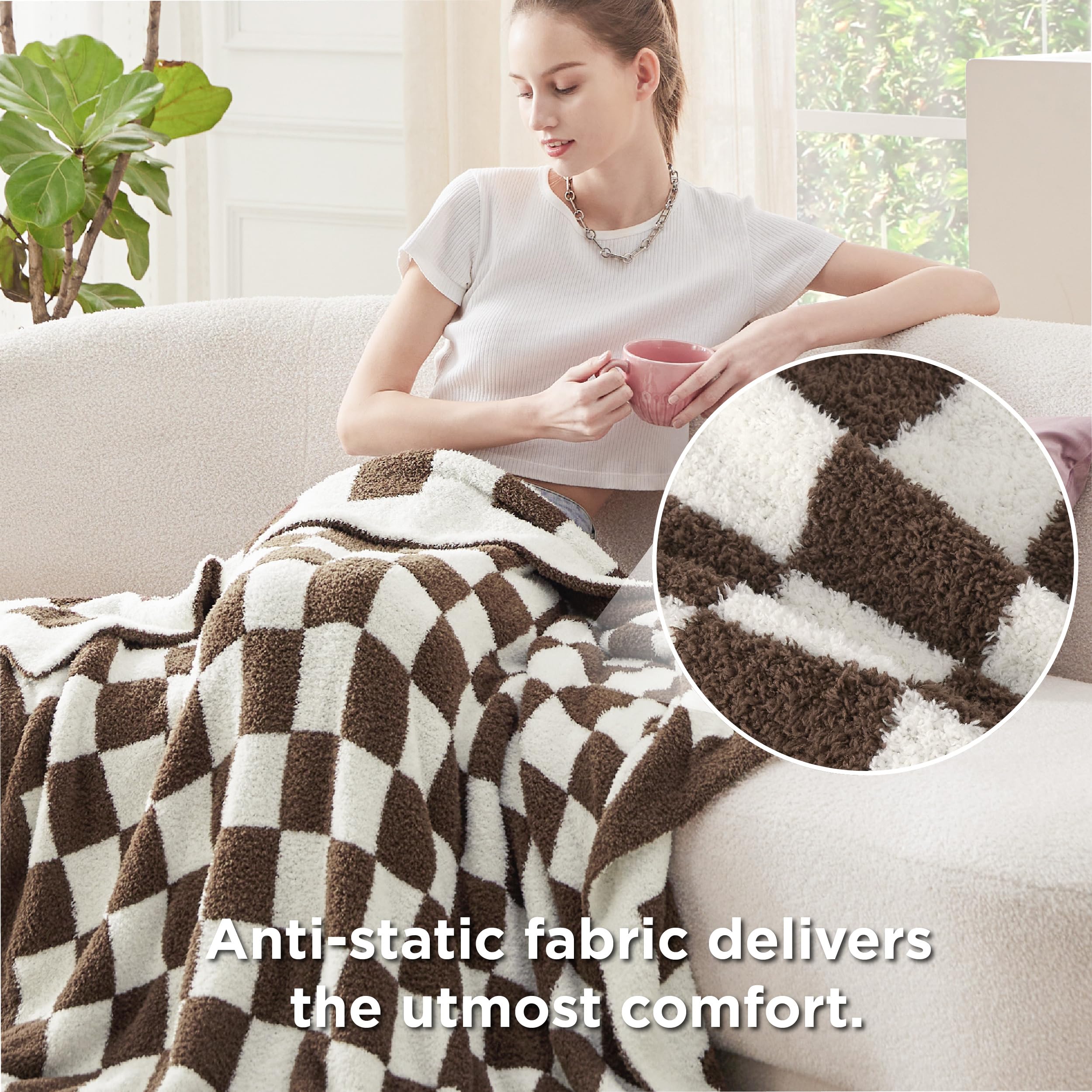 Bedsure plaid à côté d'un objet pour évaluer la taille pratique