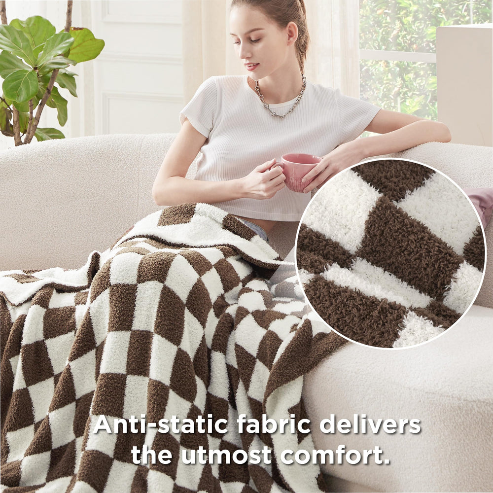Bedsure plaid à côté d'un objet pour évaluer la taille pratique