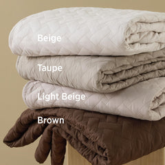 Bedsure quilt utilisé sur lit queen illustrant confort toute l'année