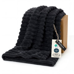 Bedsure couverture noire face avant montrant le motif rayé et confort