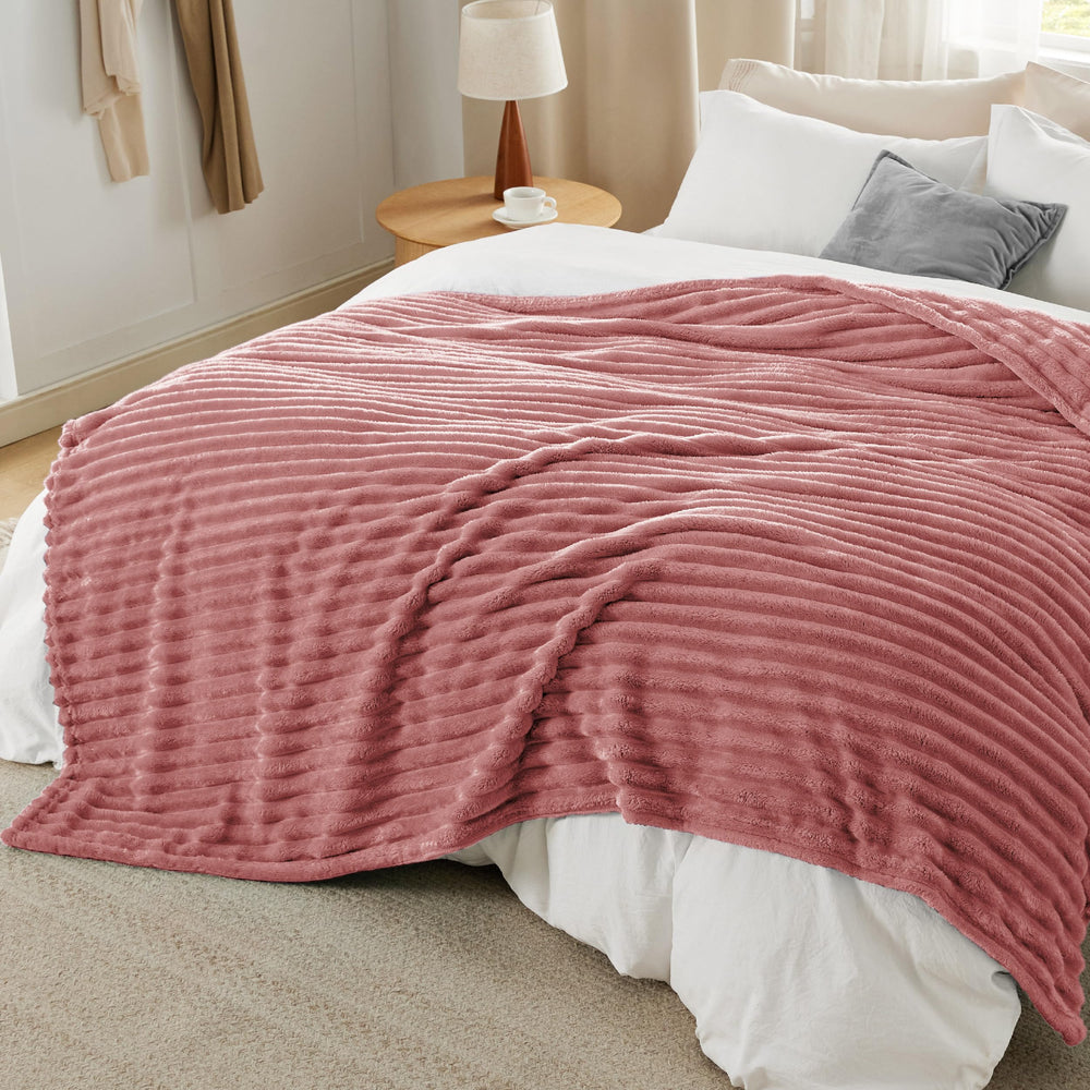 Bedsure sur canapé scène lifestyle cocooning et convivialité