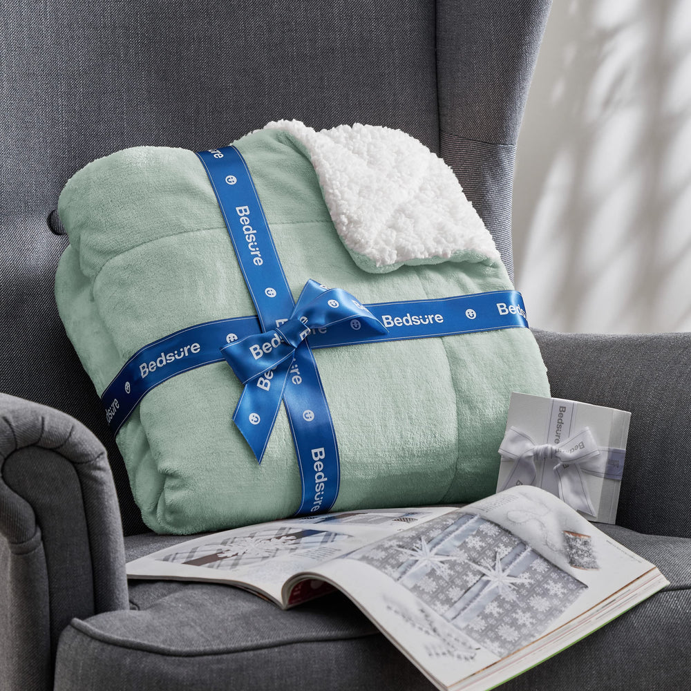 Bedsure drapée sur canapé en salon, ambiance chaleureuse et accueillante