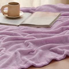 Bedsure couverture étendue sur un lit king démontrant la taille et le tombé