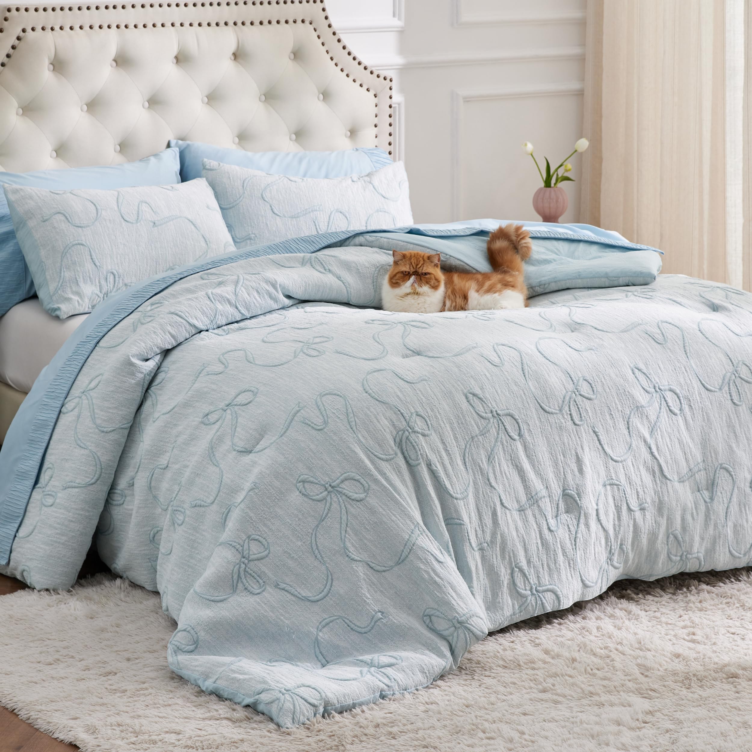 Bedsure couette et taies disposées sur lit, confort visuel immédiat