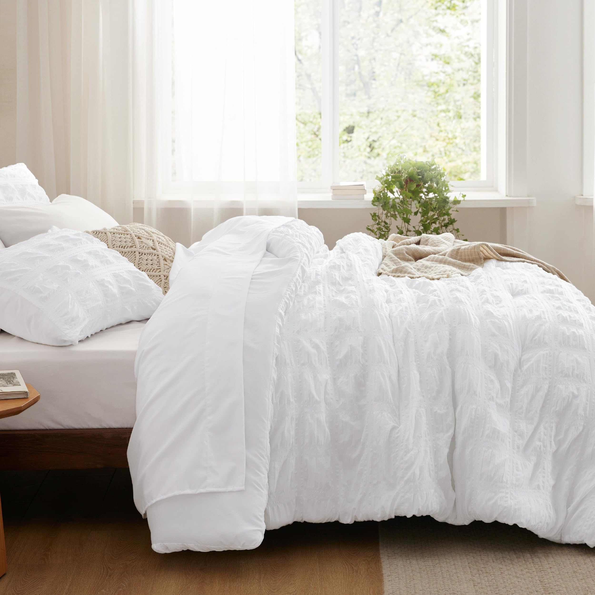 Bedsure taies et draps pliés montrant ensemble coordonné et pratique