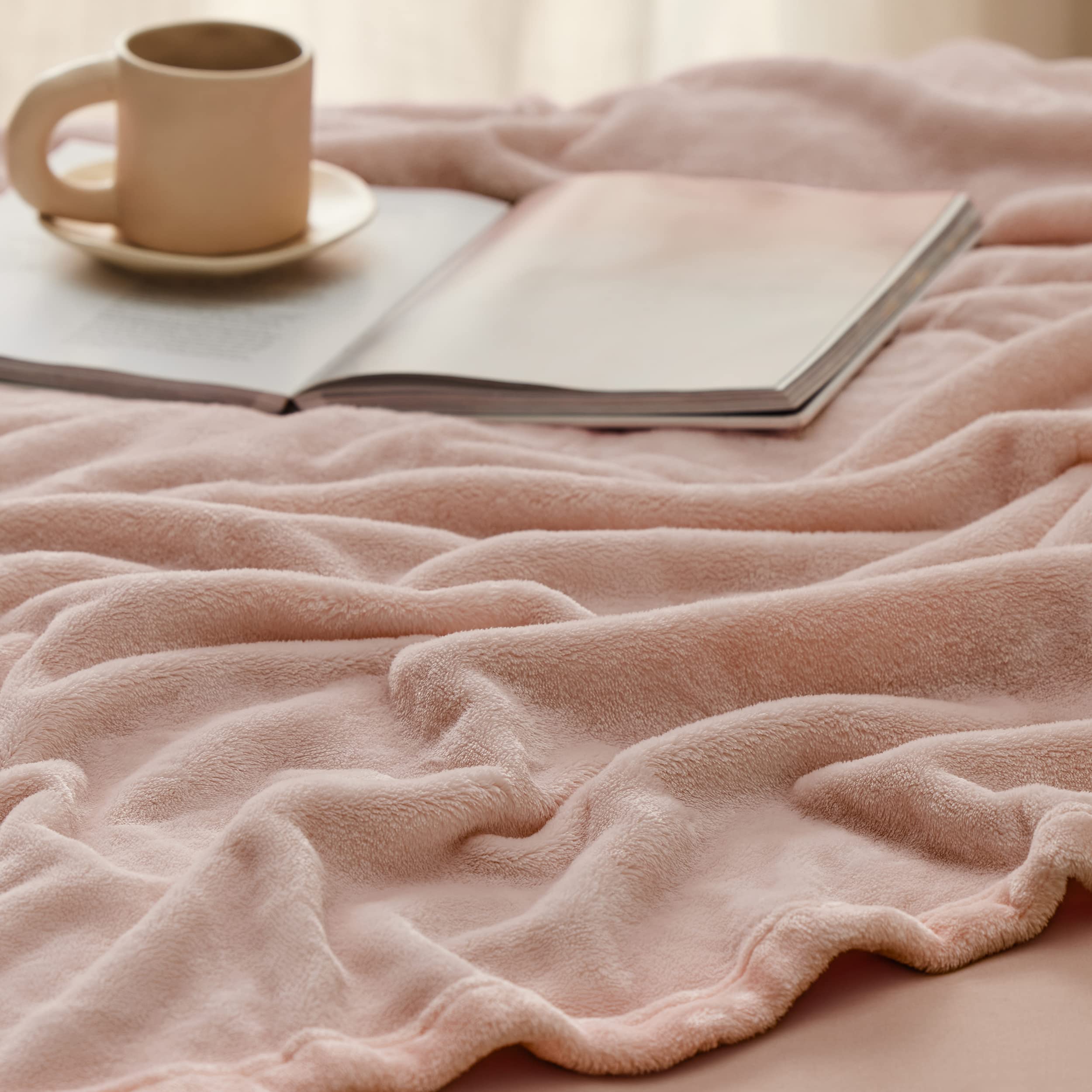 Bedsure couverture queen sur lit montrant couverture généreuse