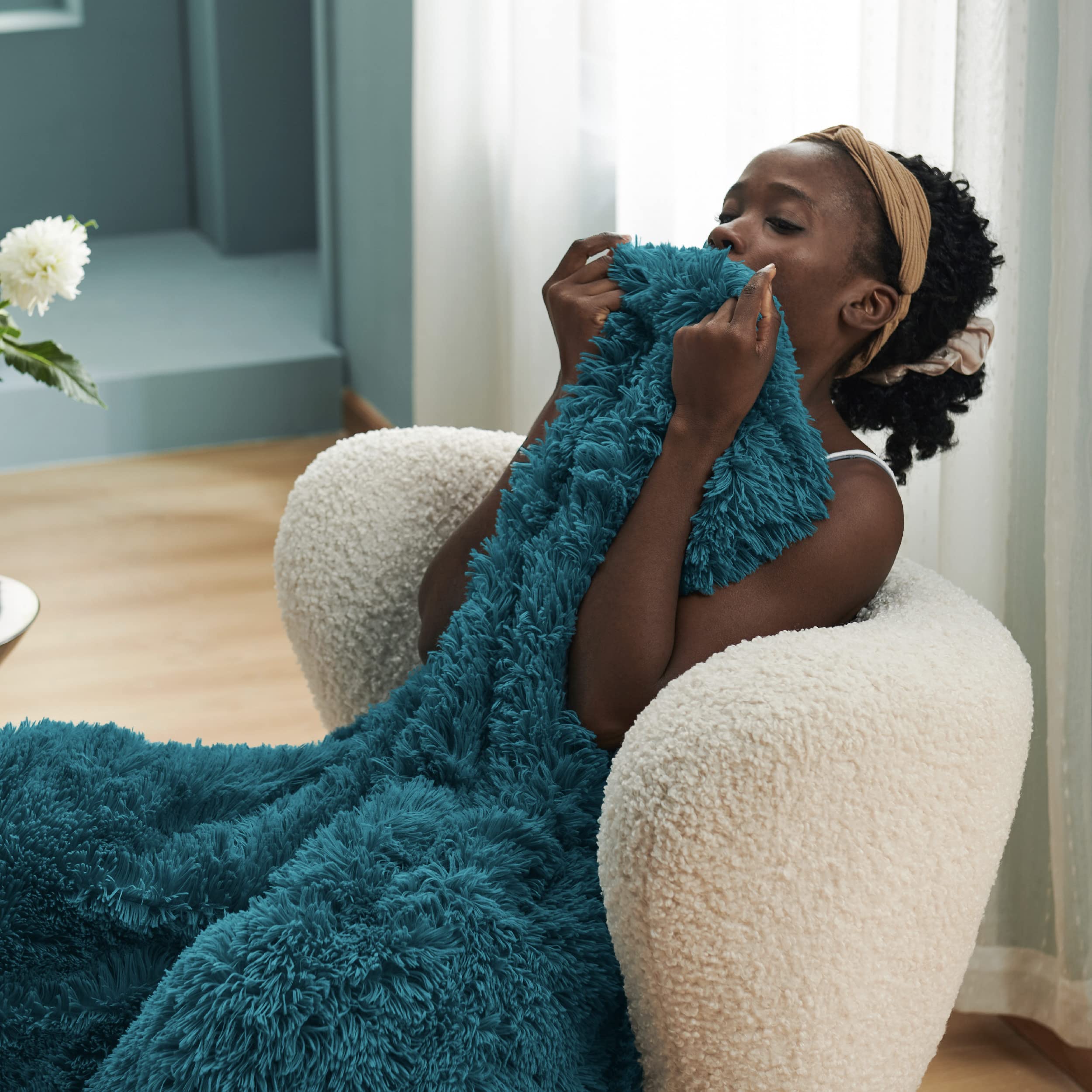 Bedsure gros plan fourrure montrant douceur luxueuse au toucher