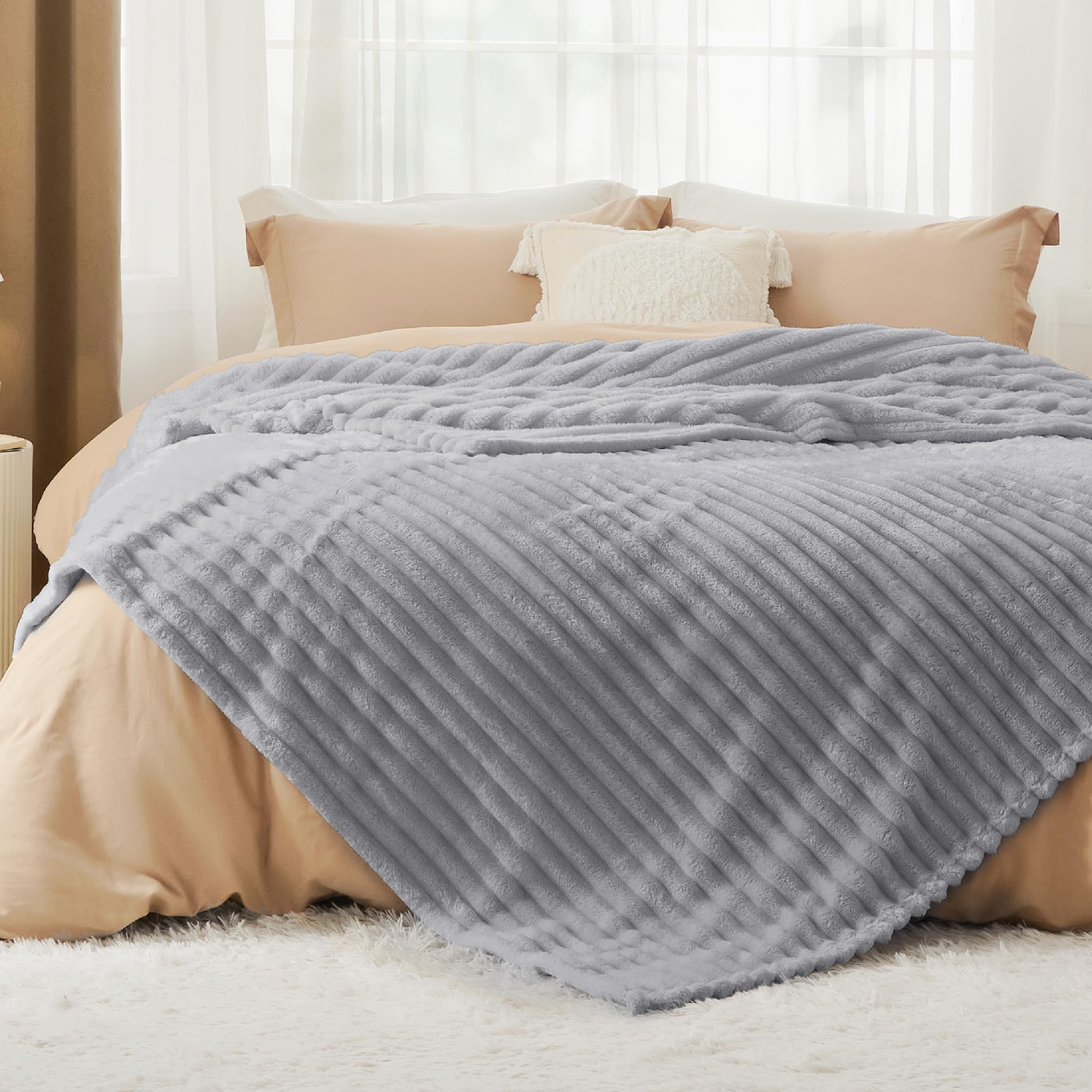 Bedsure gros plan texture microfibre montrant douceur palpable