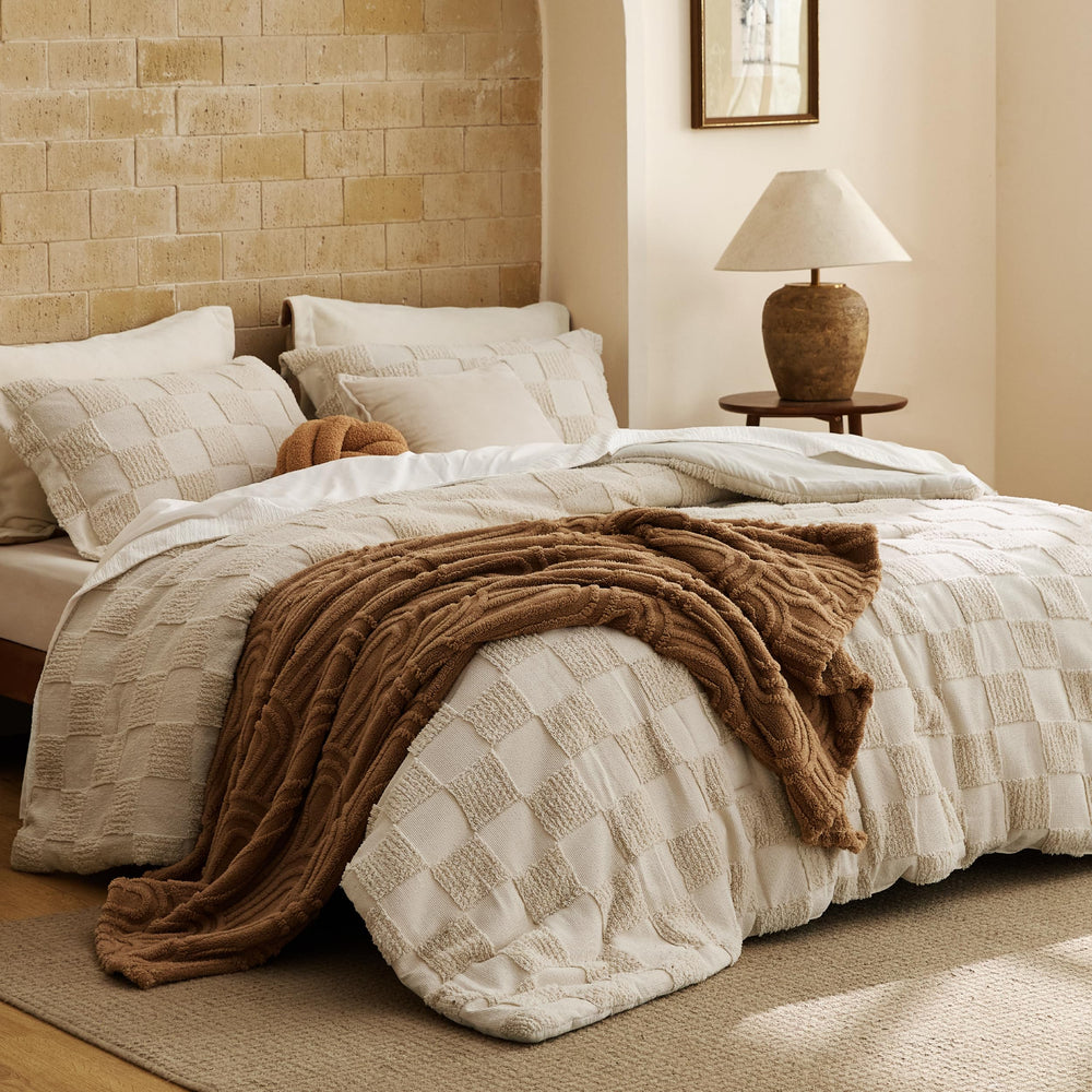 Bedsure gros plan sur microfibre brossée offrant douceur et confort