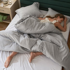 Bedsure gros plan microfibre brossée montrant douceur durable
