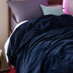 Bedsure gros plan du tissu microfibre illustrant douceur et chaleur supérieure