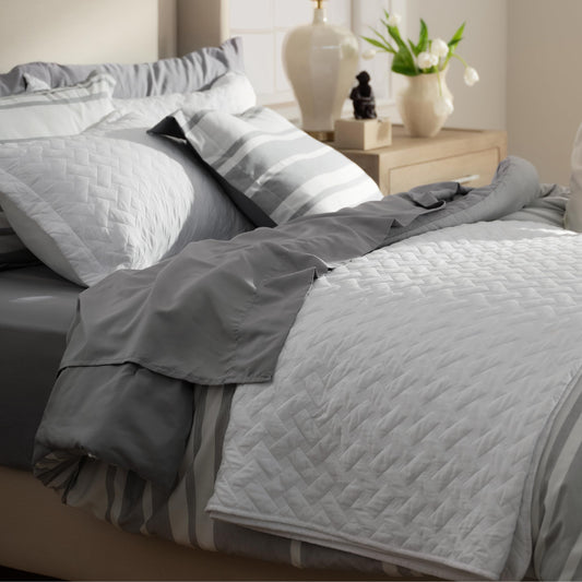 Bedsure gros plan tissu brossé montrant douceur agréable