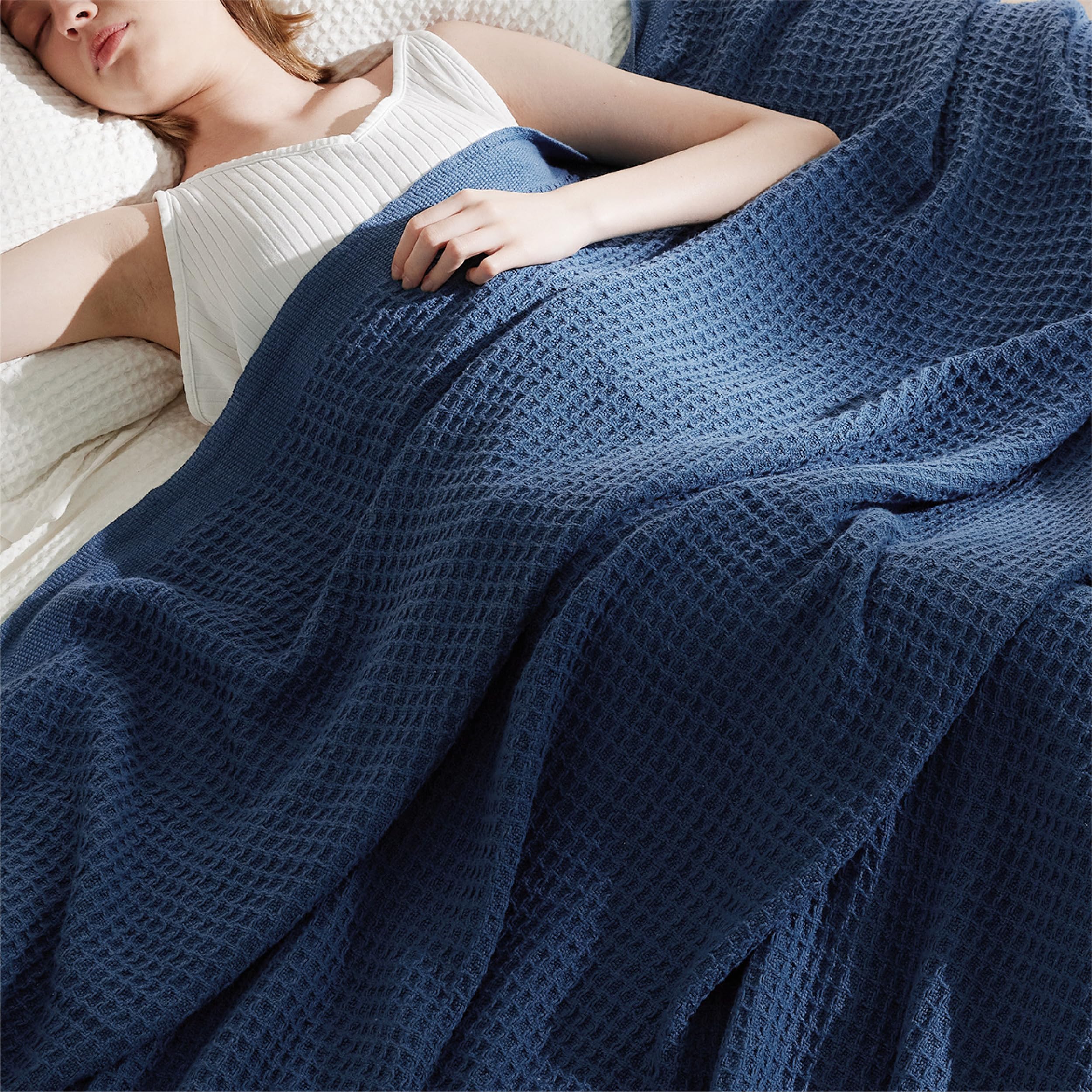 Bedsure couverture utilisée en jeté sur canapé ajoutant chaleur légère