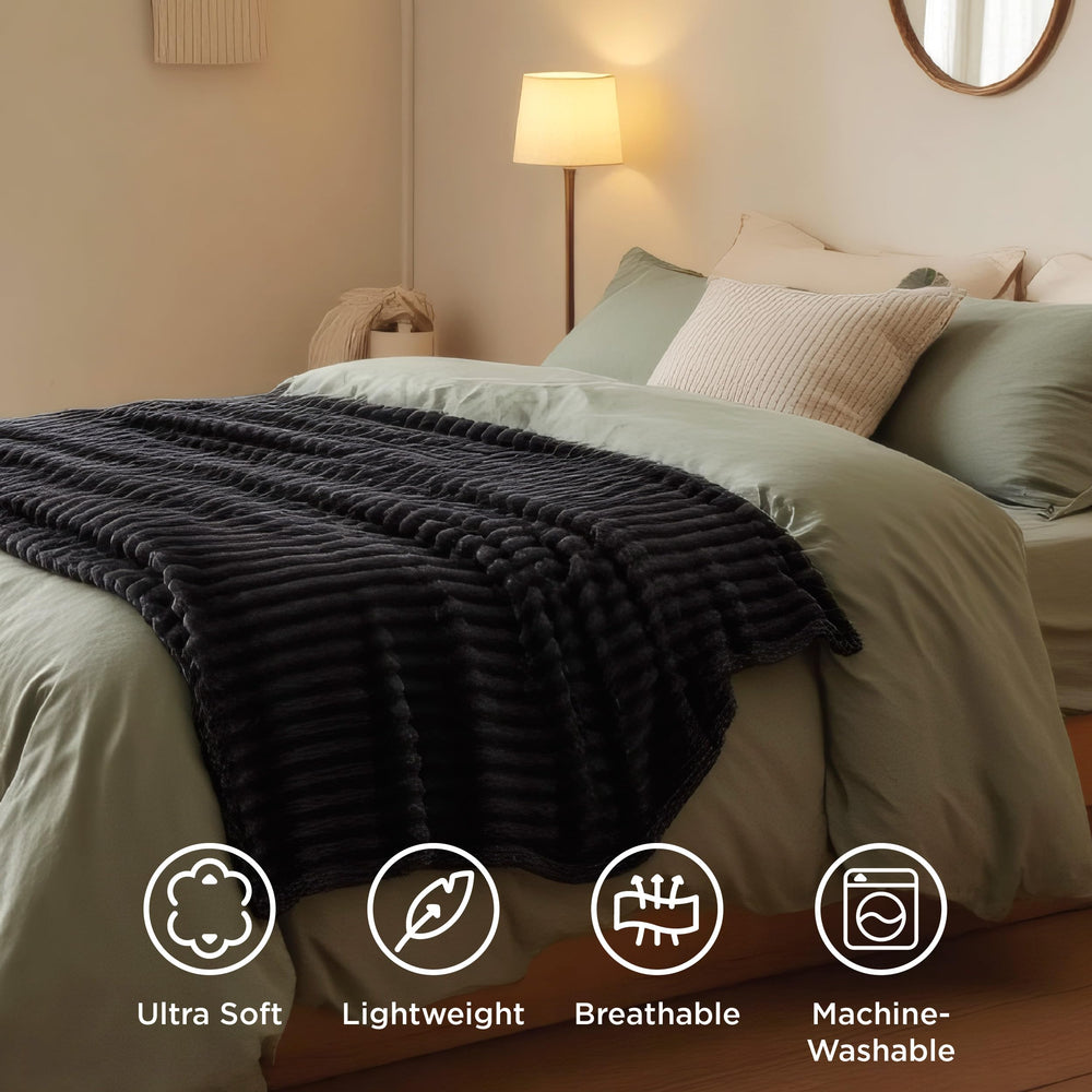 Bedsure personne s’enveloppant sur canapé, chaleur et confort immédiat