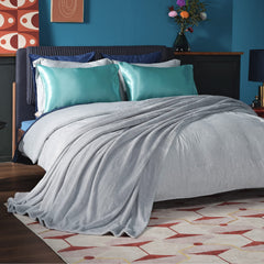 Bedsure zoom sur texture microfibre montrant douceur accrue