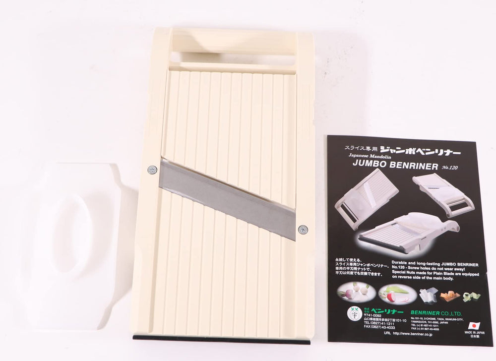 Benriner gros plan lame inox japonais offrant coupe nette et durable