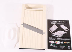 Benriner gros plan lame inox japonais offrant coupe nette et durable