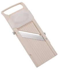 Benriner gros plan sur lames en acier inox japonais garantissant coupes nettes