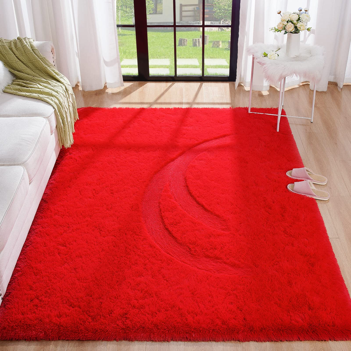 BENRON tapis rouge devant canapé montrant chaleur et confort