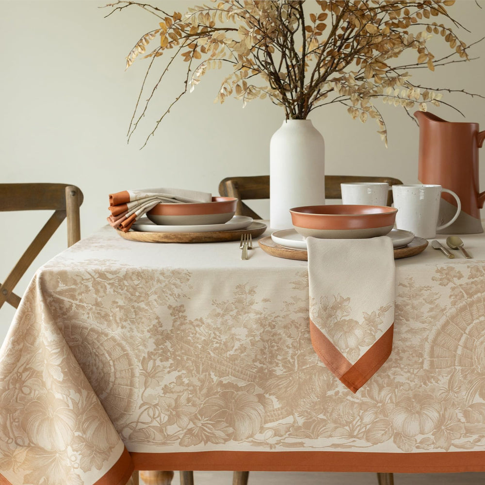 Benson Mills gros plan du jacquard révélant texture durable et luxe