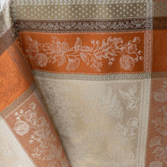 Benson Mills coin net de la nappe illustre alignement parfait sur table