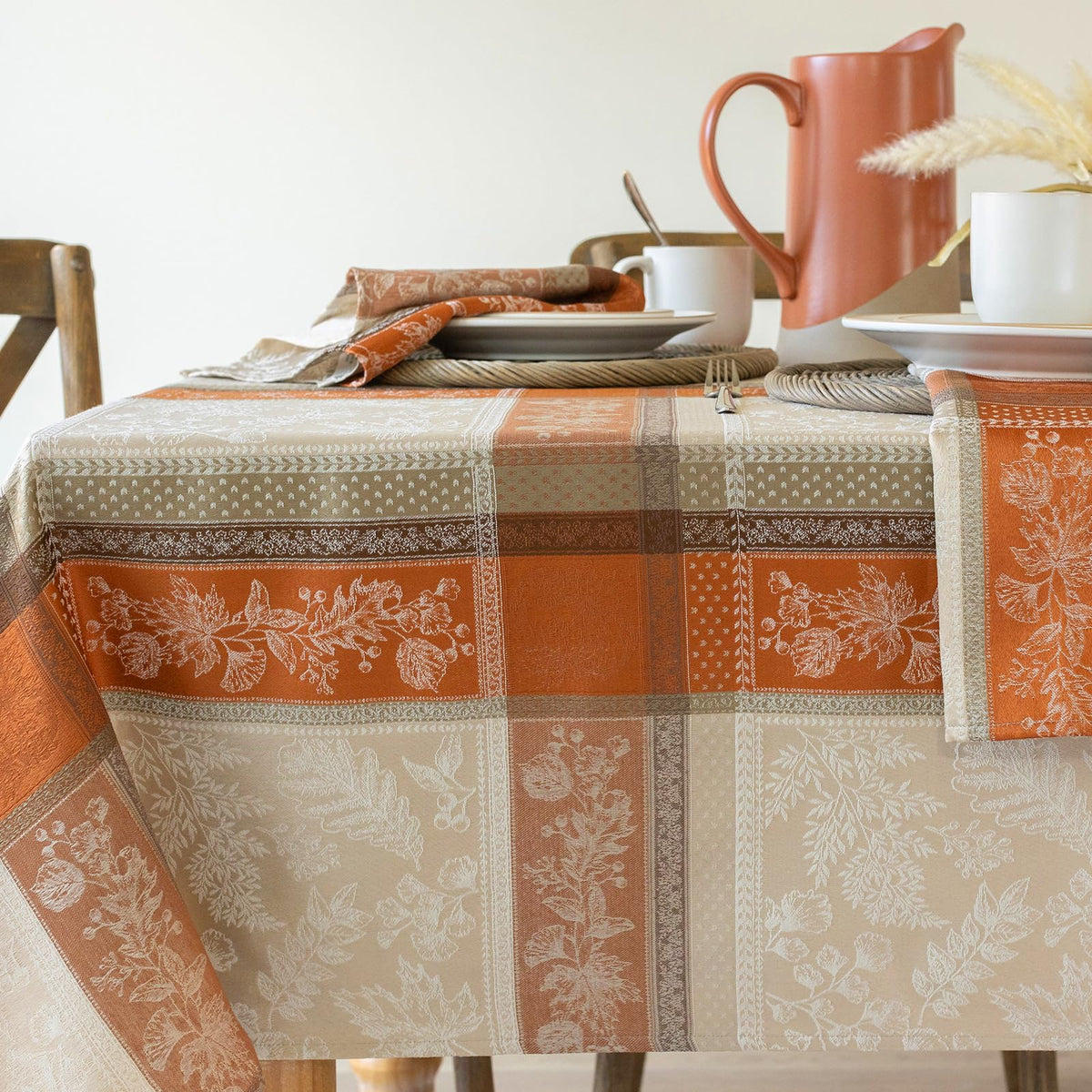Benson Mills nappe rectangulaire vue face apporte ambiance automnale élégante