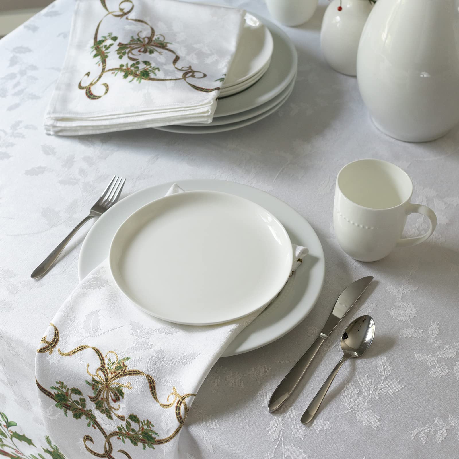 Benson Mills nappe en situation avec vaisselle montrant l'élégance d'une table dressée