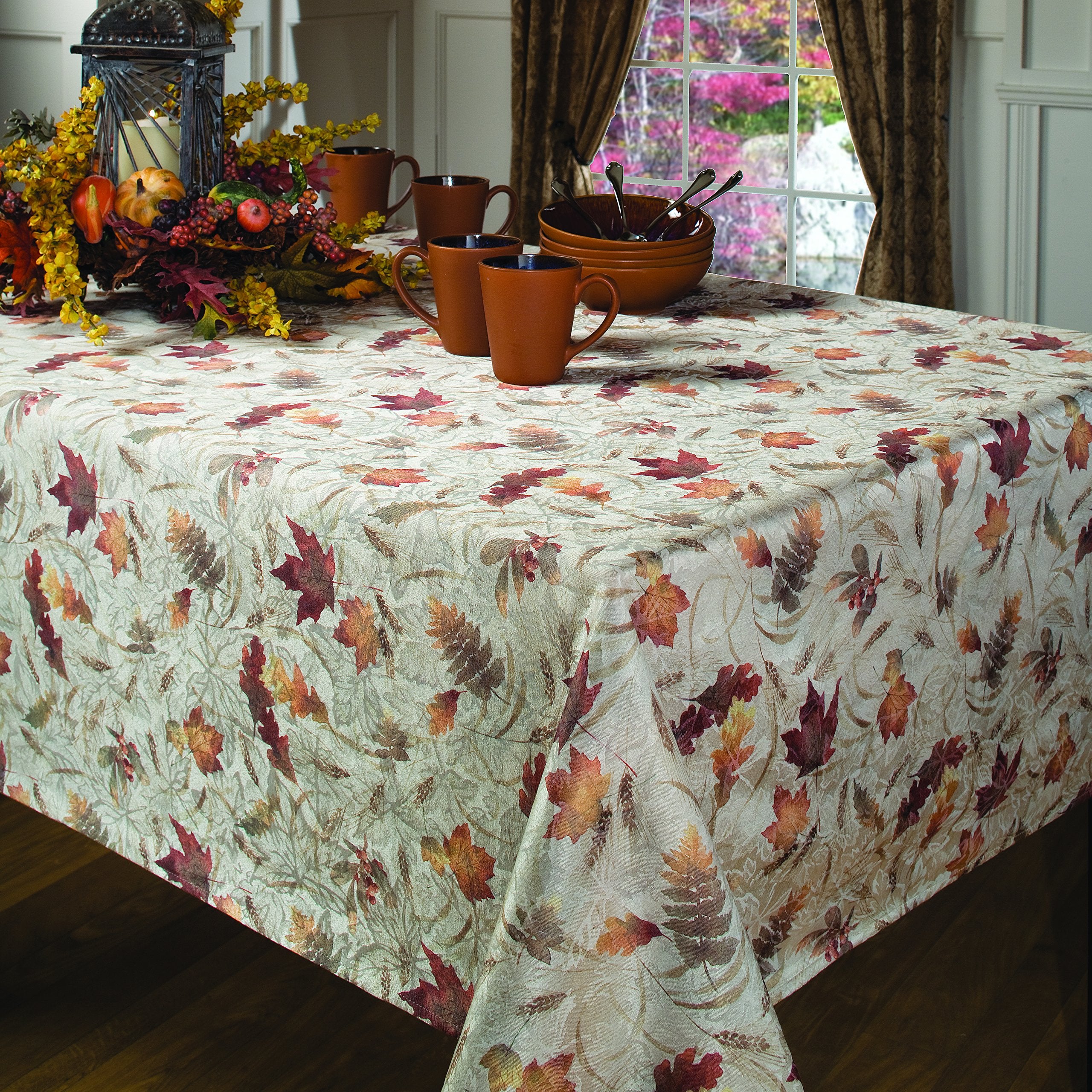 Benson Mills gros plan motif feuilles automnales avec texture jacquard visible