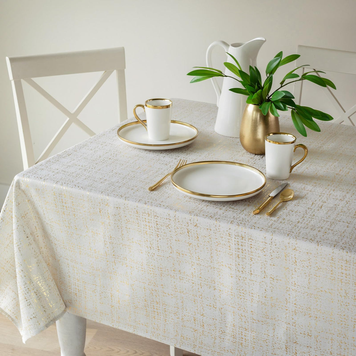 Benson Mills nappe vue de face montrant l'ivoire et or pour une table élégante