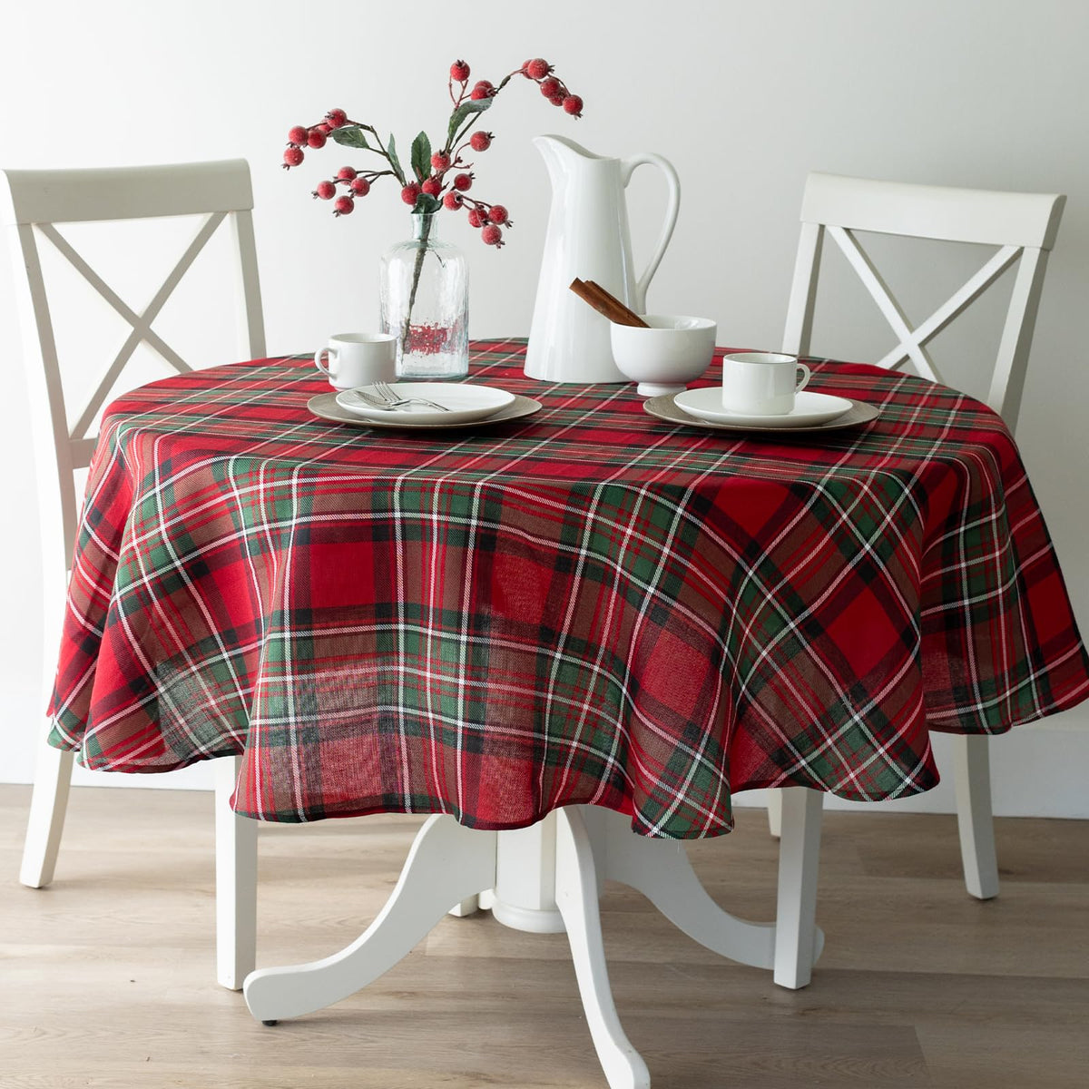 Benson Mills nappe plaid rouge vue de face créant une table chaleureuse