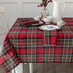 Benson Mills gros plan motif tartan rouge, apporte ambiance festive immédiate