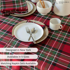 Benson Mills nappe en situation sur une table dressée pour Noël