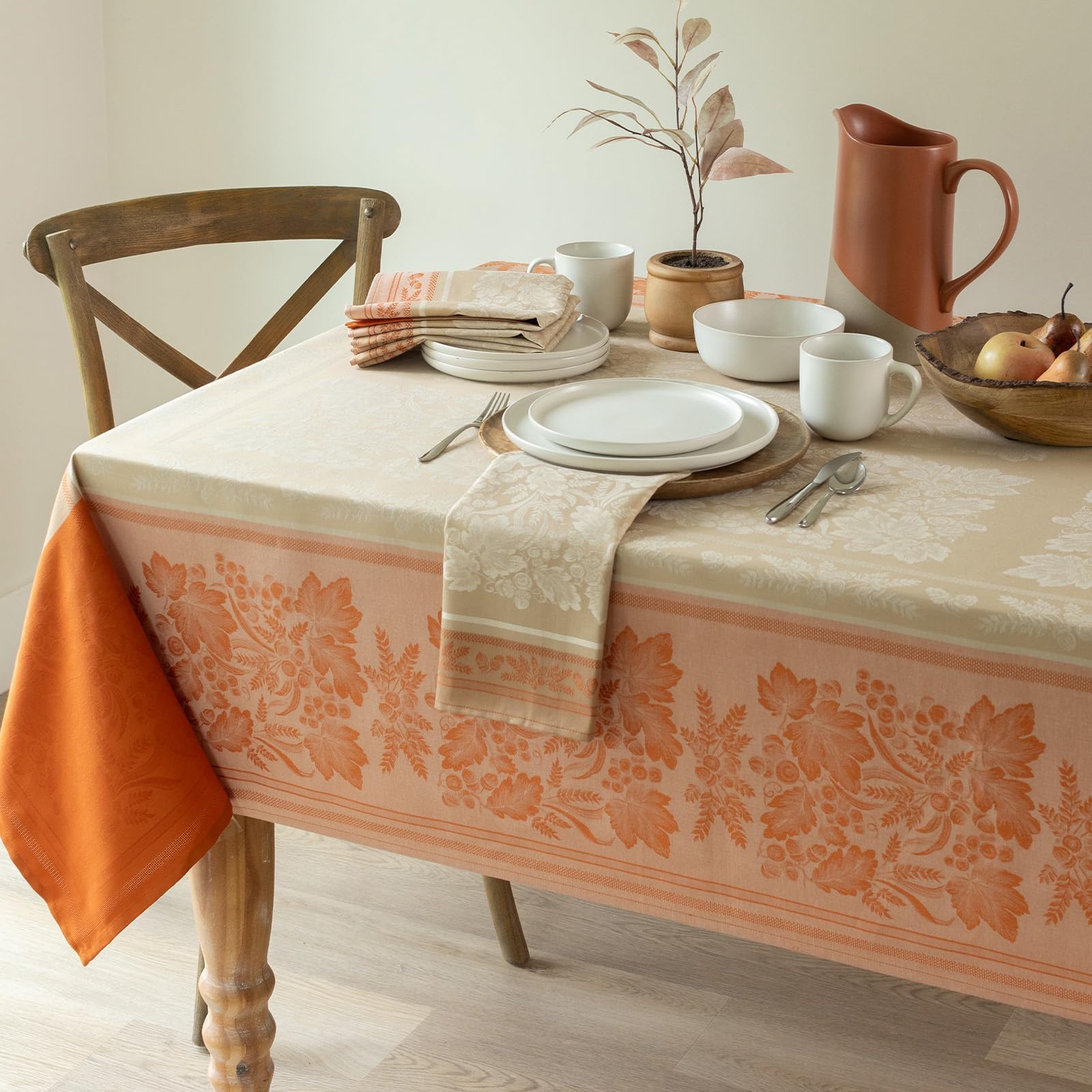 Benson Mills texture du tissu jacquard détaillée assurant résistance et aspect raffiné