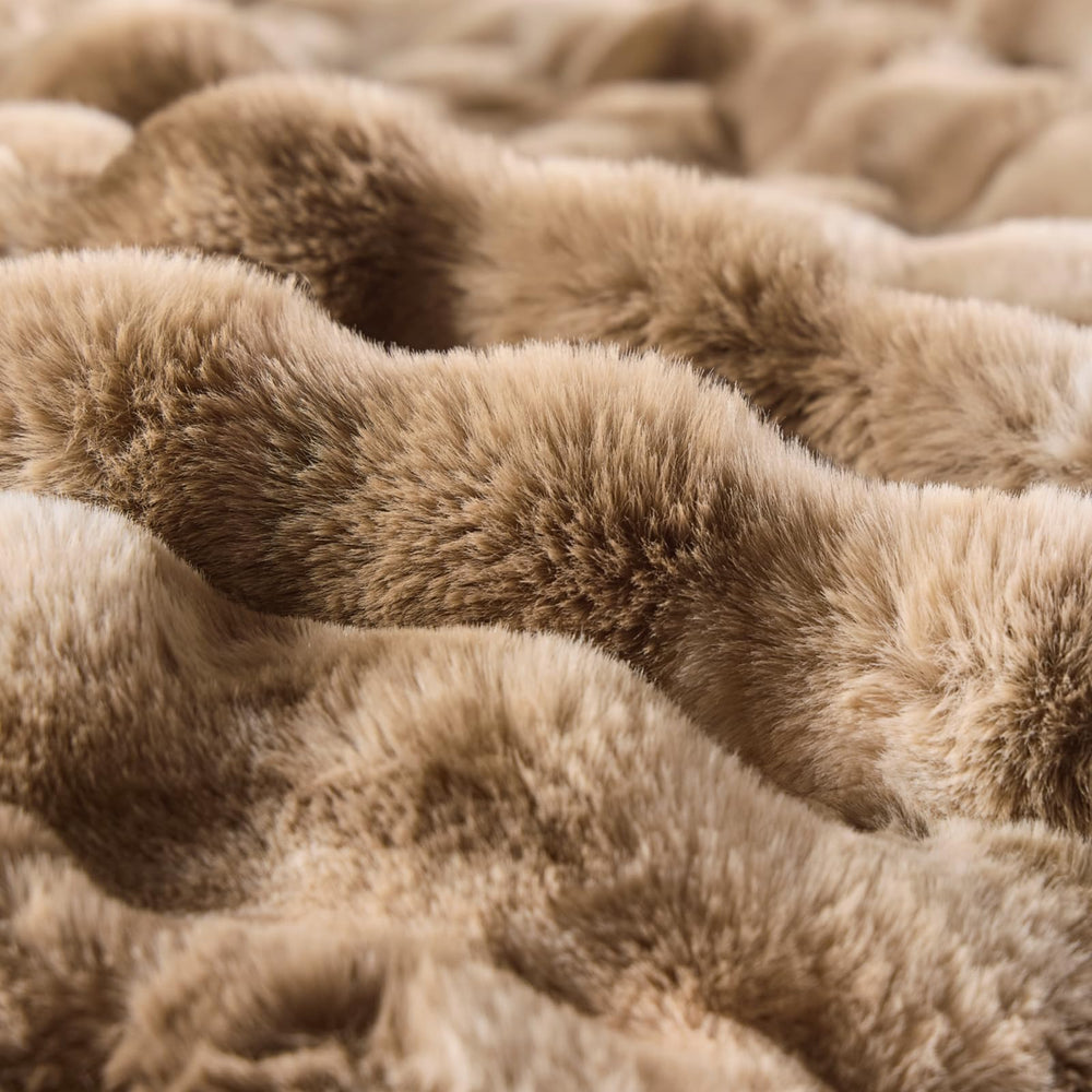 BENVWE zoom fibres synthétiques montrant densité 1100GSM et moelleux
