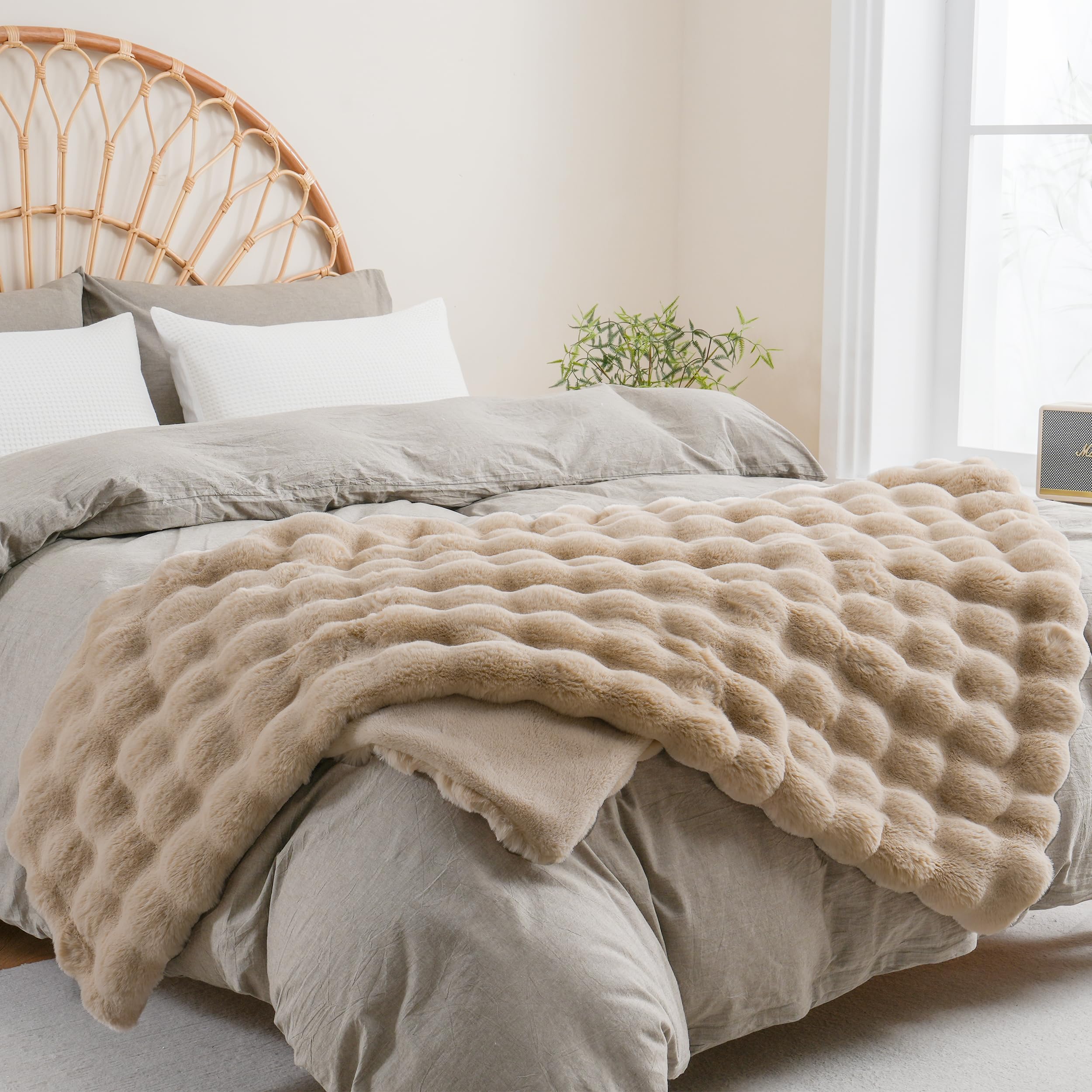 BENVWE plaid posé sur canapé améliore décor et confort