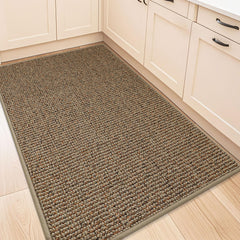 BEQHAUSE vue avant du tapis taupe montrant finition et protection