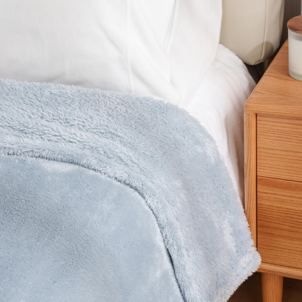 Berkshire Blanket comparaison taille avec coussin montrant dimensions 90x90 utiles