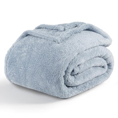 Berkshire Blanket couverture pliée Blue Mist montrant douceur et rangement pratique
