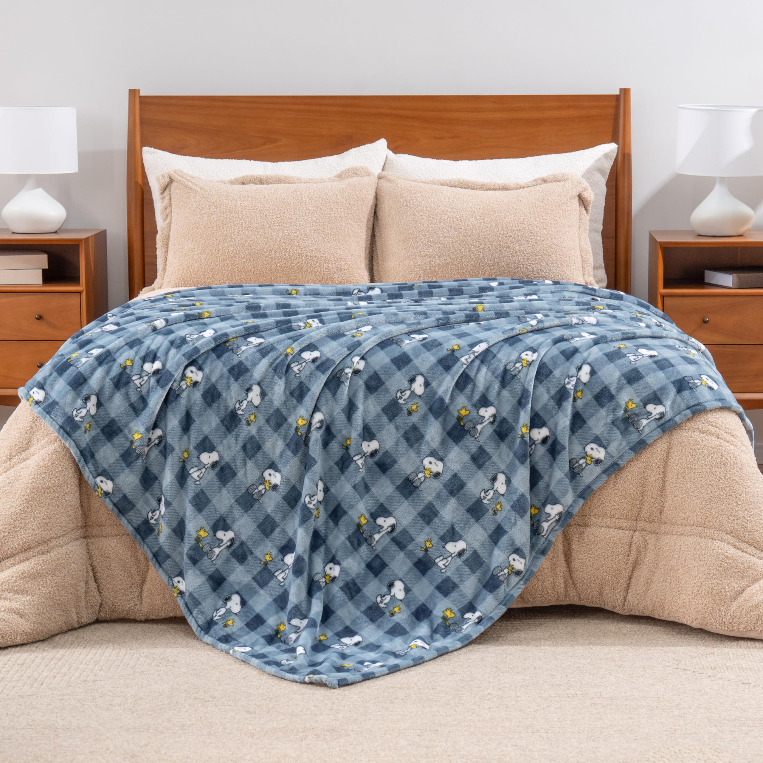 Berkshire Blanket posée sur lit simple, taille Twin pour envelopper