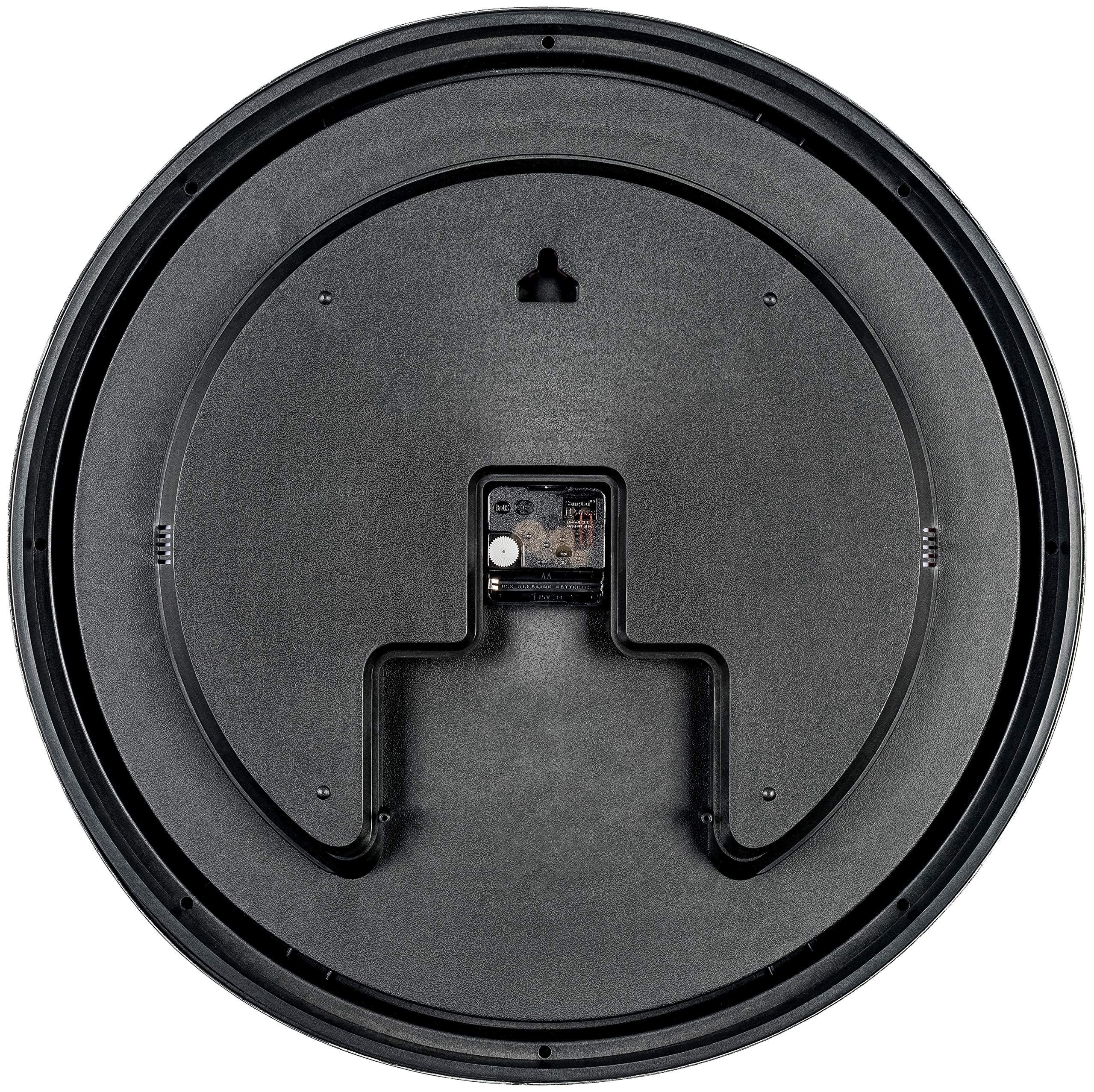 Bernhard Products horloge en situation salon crée point focal chaleureux
