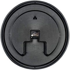 Bernhard Products horloge en situation salon crée point focal chaleureux