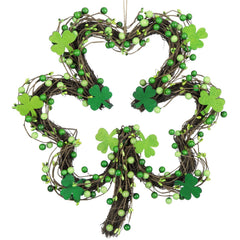 Besteek couronne trèfle face porte apporte ambiance festive