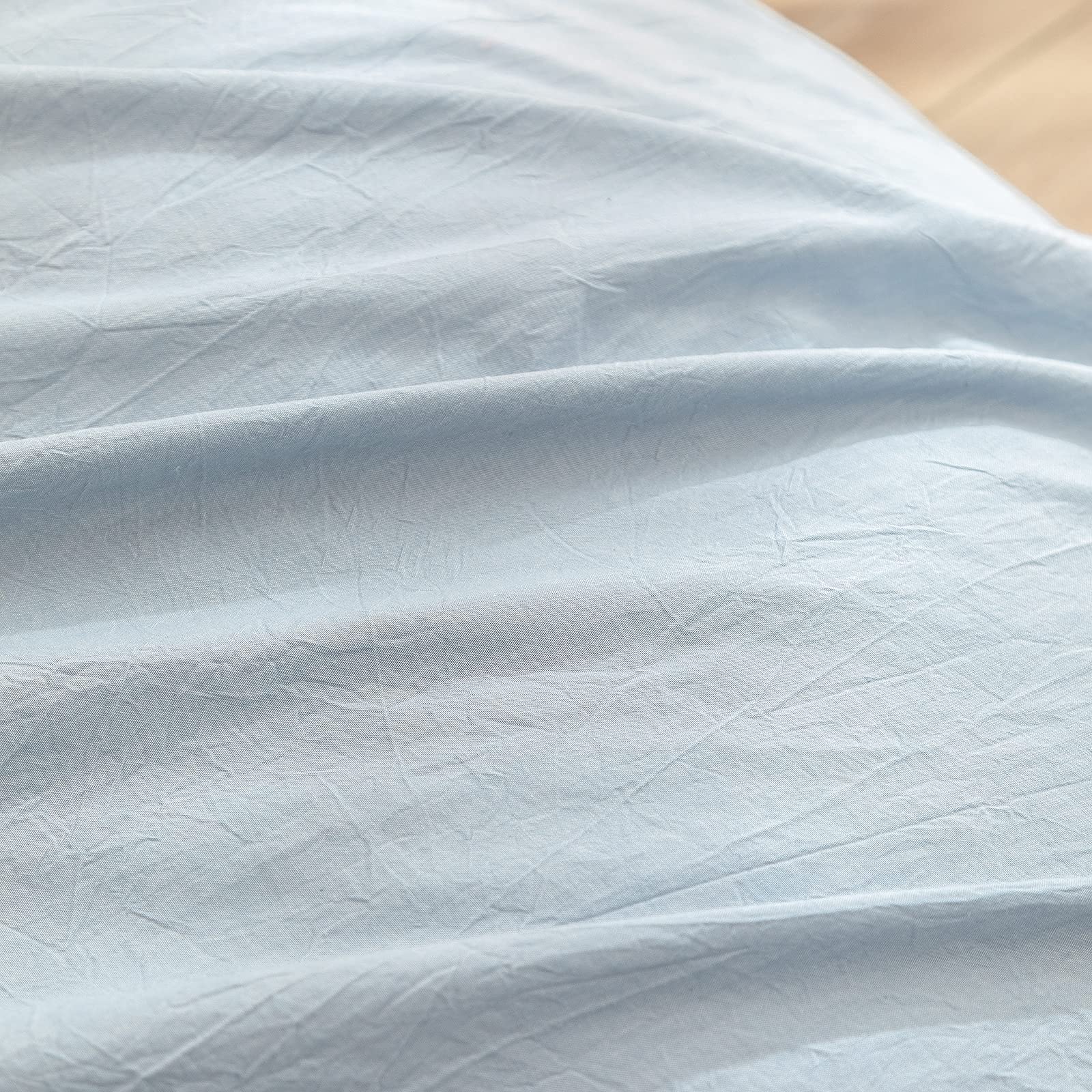 BESTOUCH scène de chambre bleu bleuet créant ambiance reposante