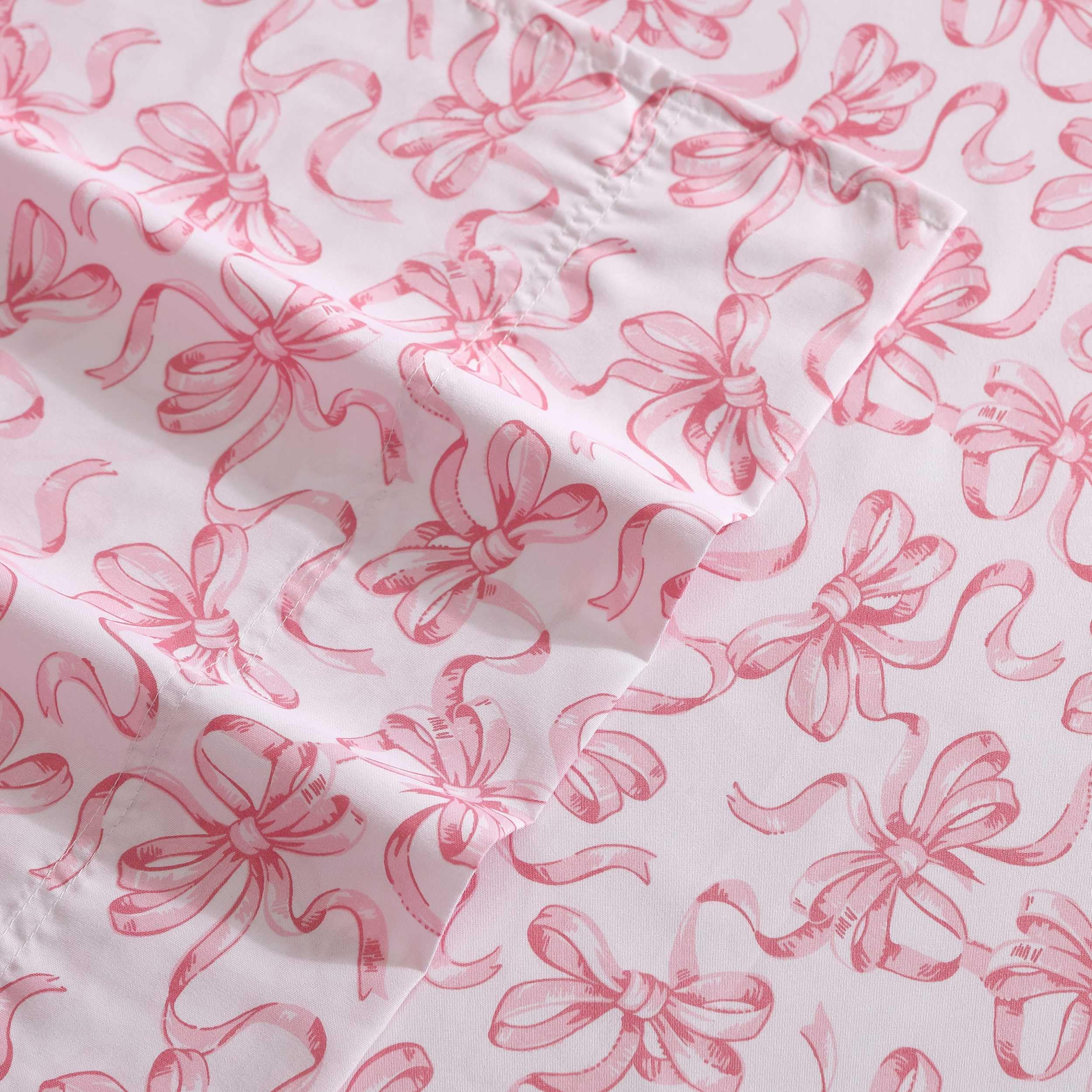 Betsey Johnson taie d'oreiller gros plan montrant couture et confort pour sommeil