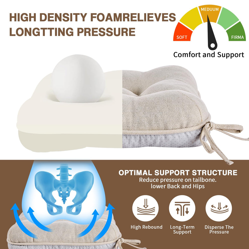 BETU lot de quatre coussins beige disposés sur une table coordonnée
