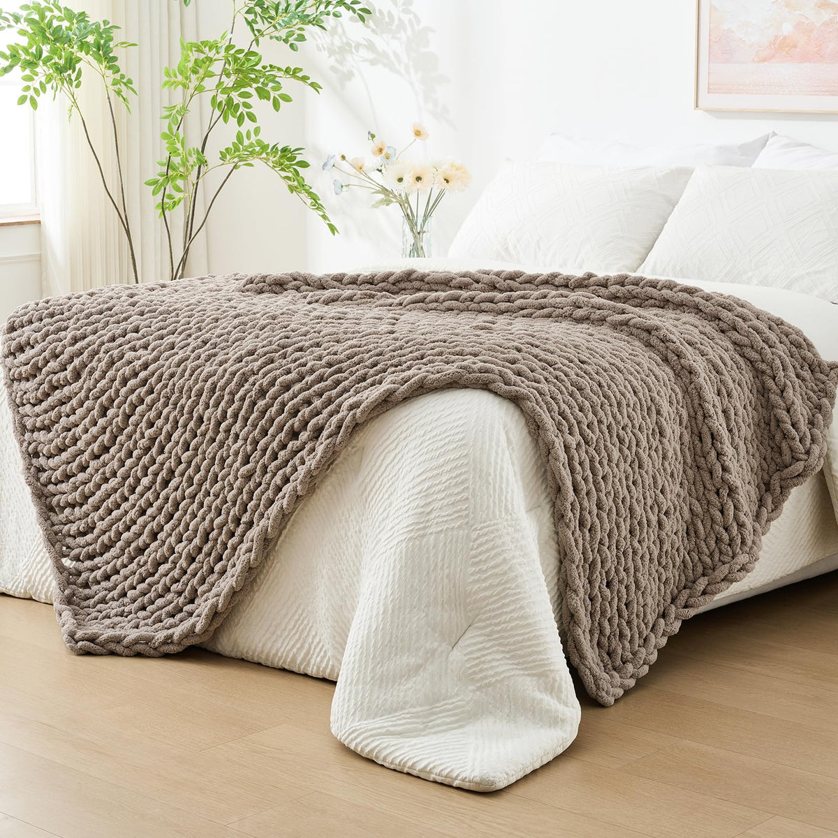 Bigacogo plaid face avant taupe posé sur canapé, apporte chaleur décorative