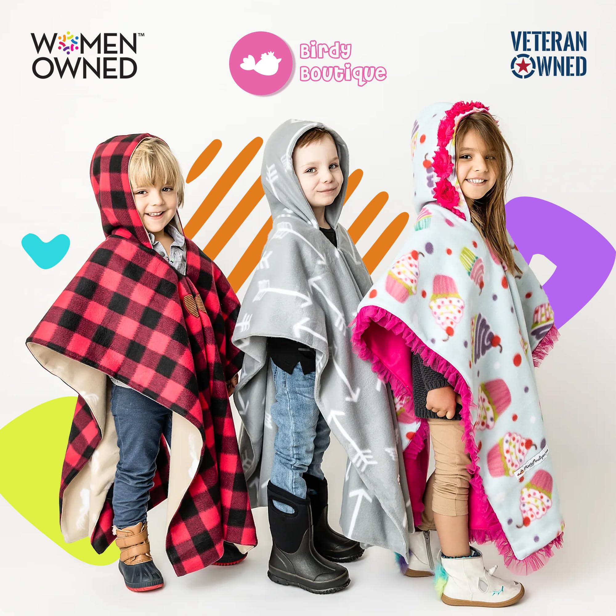 Birdy Boutique enfants jouant confortablement avec poncho sécurisé