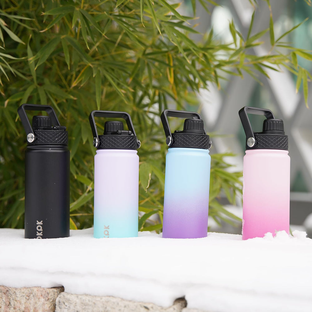 BJPKPK comparaison taille dans une main illustrant capacité 22oz portable