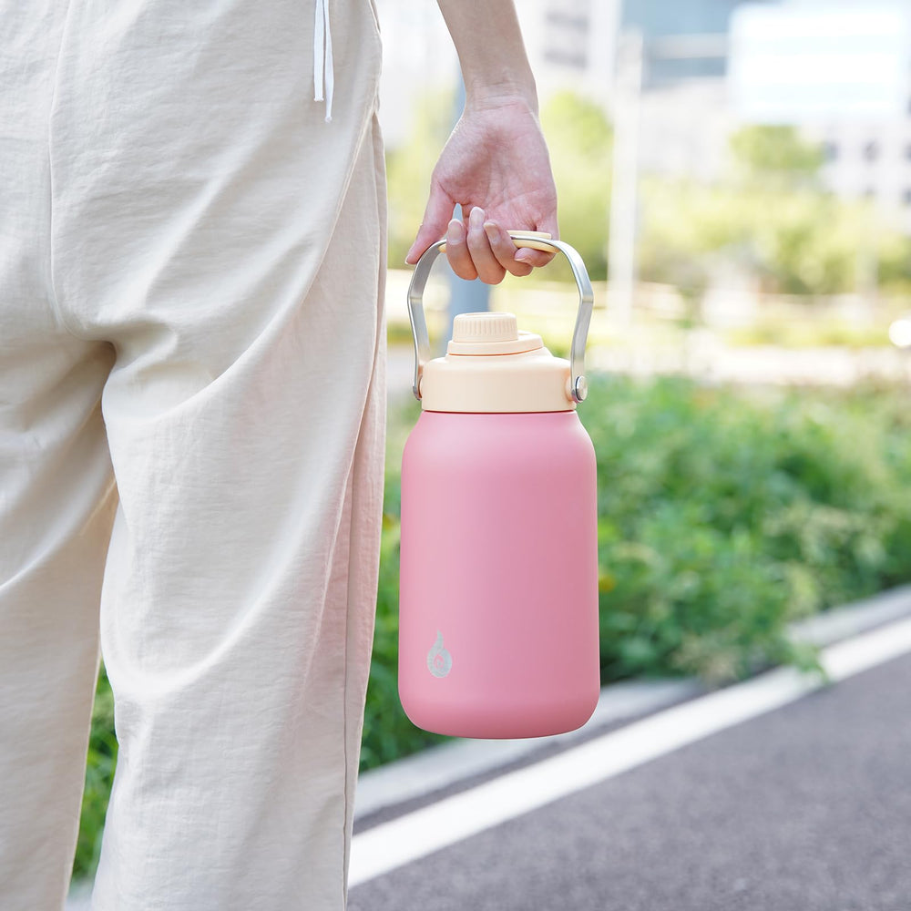 BJPKPK comparaison taille tenue en main montrant capacité 64oz pratique
