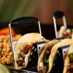 BLACKSTONE porte-tacos en usage sur une table, présentation soignée pour invités